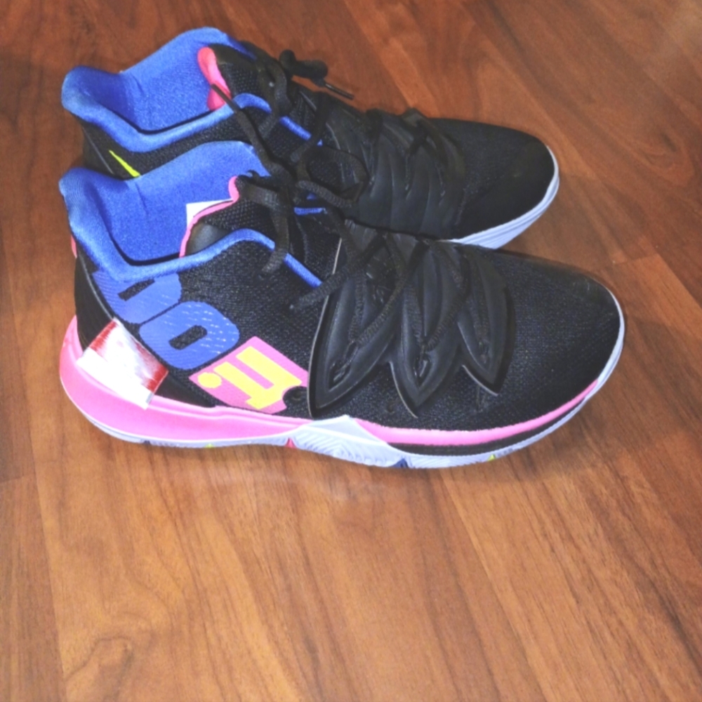 Nike Kyrie Irving Sneakers Size 8Mens